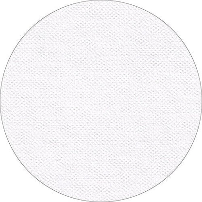 En närbild av Starpak 20 mittdukar från linjen ”soft selection plus” visar en vit, tyg-liknande fleeceyta med ett fint prickmönster. Bilden är cirkulär och framhäver den 80x80 cm stora, tyg-liknande duken från Starpak.