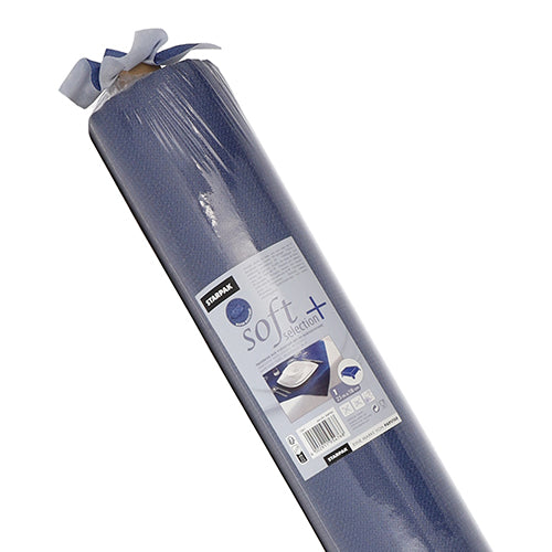 Eine aufgerollte, blaue stoffähnliche Tischdecke mit einem Etikett mit der Aufschrift "Starpak", dem Namen "Tischdecke, stoffähnlich, Vlies 'soft selection plus'" und der Abbildung eines gedeckten Tisches.