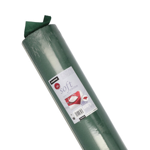 En rullad grön skumunderlag, insvept i en plastförpackning med en etikett där varumärket "Starpak", produktnamnet "Bordsduk, tyg-liknande, fleece 'soft selection'" och en bild av underlaget som används under golvbeläggningen syns.