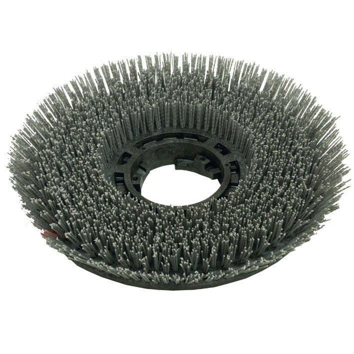 Den abrasiva skrubbborsten (Ø 43 cm) från Diversey Deutschland GmbH & Co. OHG med täta, fasta borst och centralt hål är idealisk för rengöring av envis smuts. Avbildad på vit bakgrund. Förpackning: 1 styck.