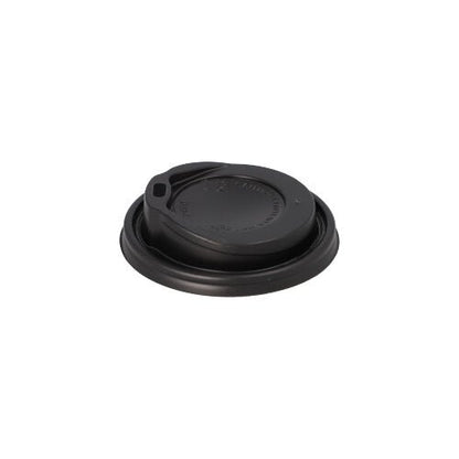 Ett svart Starpak 100 dom-lock PS "To Go" runt kaffemuggslock av plast med drickpip, designad för varma drycker på språng, avbildad ovanifrån mot vit bakgrund.