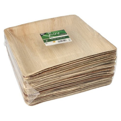 En stapel PAPSTAR 25 tallrikar, Palmblad "pure" från PAPSTAR GmbH – kvadratiska, ljusbruna tallrikar av naturliga palmblad i miljövänlig förpackning, perfekt som miljövänliga tallrikar för speciella tillfällen.