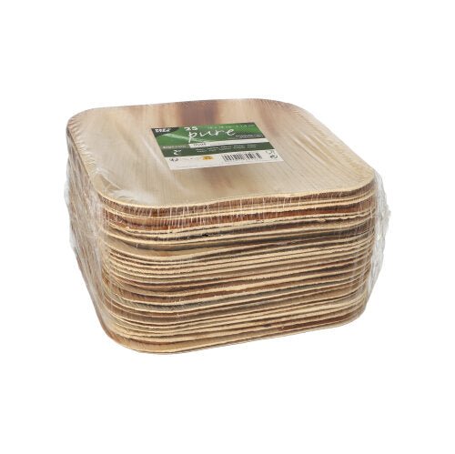 En stapel PAPSTAR 25 Palmblad-tallrikar "pure" från PAPSTAR GmbH, kvadratiska och miljövänliga, av naturliga material, inslagna i klar plastfolie och försedda med en grön-vit etikett.