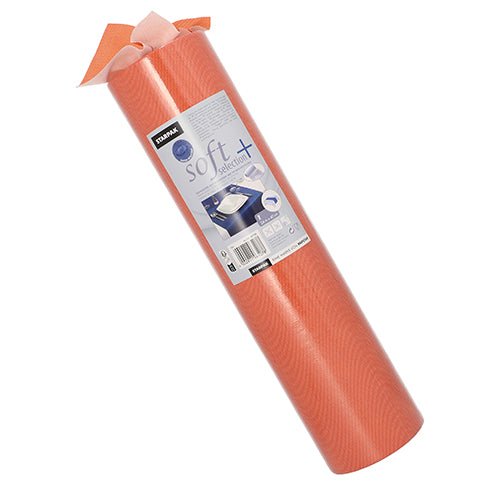 En rulle Starpak-bordslöpare, tyg-liknande fleece "Soft Selection Plus" (24 m x 40 cm), står upprätt med en bit ovanpå lätt utrullad – idealisk för speciella tillfällen. Produktetiketten visar märket Starpak och detaljer.