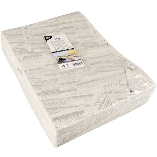 Ett förseglat paket PAPSTAR 5 omslagspapper „Newsprint“ (3 cm x 2 cm) från PAPSTAR GmbH har en produktetikett med text och bilder; tillverkade av högkvalitativt material, är de enkla vita arken idealiska för att packa eller skydda föremål vid packning.