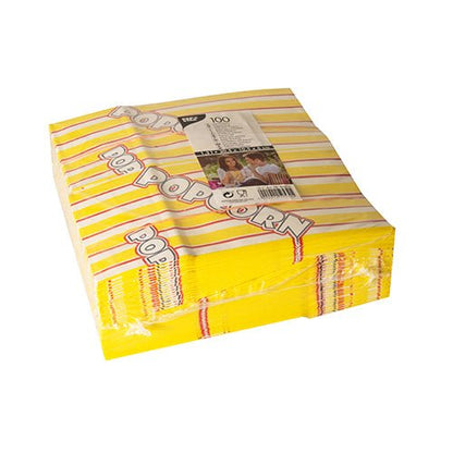 En stapel popcornpåsar från PAPSTAR GmbH, fettresistent pergamentersättning, gul och vit randig med röd "Popcorn"-text, levereras i en plastförpackning med texten "100 påsar per förpackning".