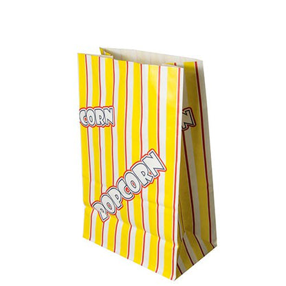 En gul popcornpåse från PAPSTAR GmbH från 100-pack pergamentersättning "Popcorn" fettresistent har vertikala röda och vita ränder med "POPCORN" i fet vit text med röd kant och står upprätt mot en vit bakgrund.