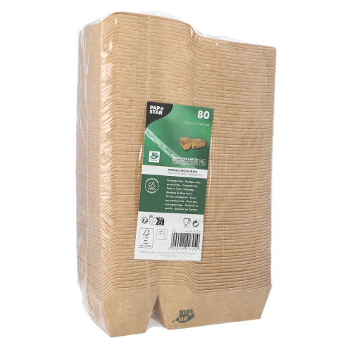 Ein Stapel von 80 braunen, 2-fach PAPSTAR „pure“ Pommes-Frites-Schalen ist in Klarsichtfolie eingewickelt; das Frontetikett der PAPSTAR GmbH zeigt Produktinformationen, Recyclingsymbole und weist darauf hin, dass sie umweltfreundlich und 100 % fair sind.