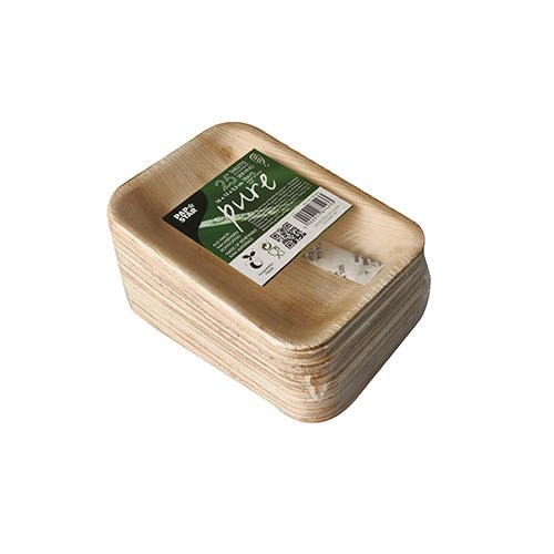 En stapel rektangulära beige PAPSTAR 25 palmblad-tabletter "pure" från PAPSTAR GmbH av biologiskt nedbrytbart material, insvept i plast och försedd med en grön-vit etikett med produktdetaljer.
