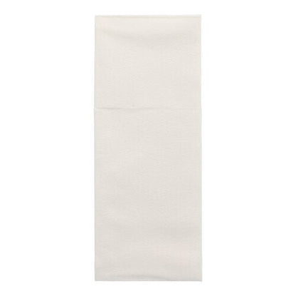 Starpak 100 bestickfickor, Airlaid 40 cm x 48 cm med bestickveck, är snyggt vikta och presenteras mot en enkel vit bakgrund – idealisk för en elegant bordsdekoration.