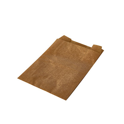 En PAPSTAR 1000 Wrap-påse (11 x 8 x 4 cm) från PAPSTAR GmbH av hållbara material ligger oanvänd lätt snett på vit bakgrund. Den platta bruna påsen är upptill försedd med två små flikar.