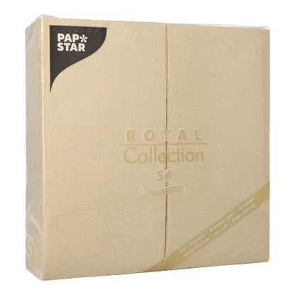 En beige förpackning med 50 servetter "ROYAL Collection" 1/8-vik 40 x 40 cm från PAPSTAR GmbH har en huvudsakligen enkel förpackning med diskret text och en svart etikett uppe till vänster – idealisk för en elegant bordsdekoration.
