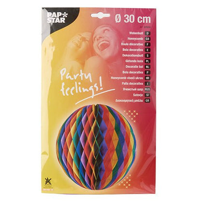 På förpackningen från PAPSTAR GmbH finns en färgglad 30 cm stor PAPSTAR brandhämmande bikupaboll med texten 'Festkänsla!' och två skrattande personer samt flerspråkiga översättningar.