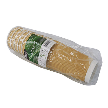 Ein Stapel PAPSTAR GmbH Trinkbecher Pappe (Ø 9 cm, 13,7 cm hoch, Ripple Wall) in klarer Plastikfolie mit grün-weißem Produktetikett; Packung enthält 10 Stück.