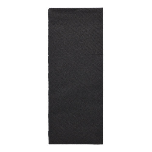 Starpak 100 bestickfickor, svarta Airlaid-servetter (40x48 cm) med bestickveck, är perfekta för en stilfull bordsdekoration och bestickfickpresentation mot vit bakgrund.