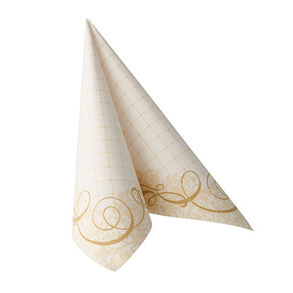 En vikt, gyllene PAPSTAR ROYAL Collection 1/4-vik servett (40 x 40 cm) från PAPSTAR GmbH står upprätt på vit bakgrund.