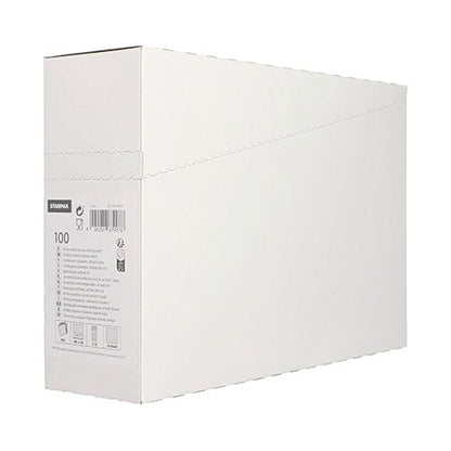 En enkel, vit, rektangulär Starpak-låda med en sidetikett med produktdetaljer och streckkoder, idealisk för restauranger för förvaring av 100 Starpak-bestickfickor, Airlaid 40 cm x 33 cm med bestickvikning. Minimal text och ingen synlig varumärkning på den större sidan.