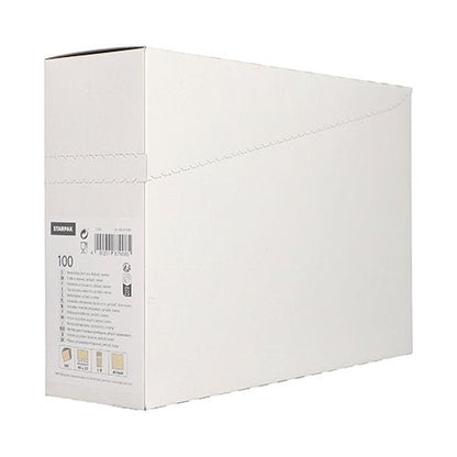 En Starpak 100 bestickfickor-låda (Airlaid 40 cm x 33 cm med bestickvikning) är avbildad snett och har en produktetikett och en perforerad topp för enkel öppning – idealisk för användning i restauranger.