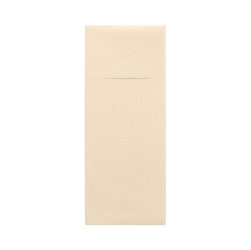Ett beigefärgat, rektangulärt Starpak 100 bestickfickor Airlaid-kuvert (40 x 33 cm med bestickvikning), fotograferat mot en vit bakgrund, liknar de som används elegant i restauranger.