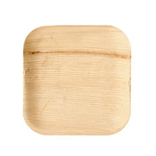 Den PAPSTAR tallriken av palmblad "pure", fyrkantig (18x18 cm), miljövänlig, från PAPSTAR GmbH, visar sig med synlig ådring och rundade hörn på vit bakgrund; 25 stycken i kartong.