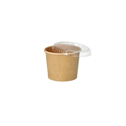Den PAPSTAR 50 portionsbägare, brunt papper från PAPSTAR GmbH är en liten, återvinningsbar brun pappbägare med transparent plastlock – perfekt som miljövänlig portionsbägare för restaurangbranschen, avbildad på vit bakgrund.
