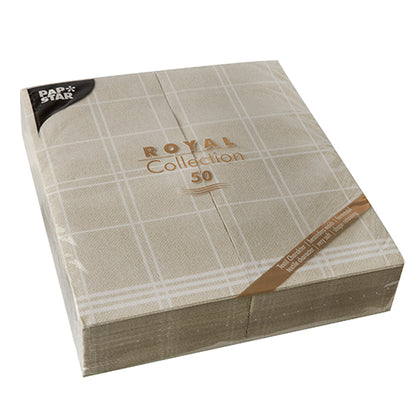 Ett 50-pack PAPSTAR Kitchen Craft-servetter (48 x 33 cm, 1/6-vikning) från PAPSTAR GmbH "ROYAL Collection", beige med vitt rutmönster, idealiskt för en stilfull bordsdekoration och förpackat i genomskinlig plast.