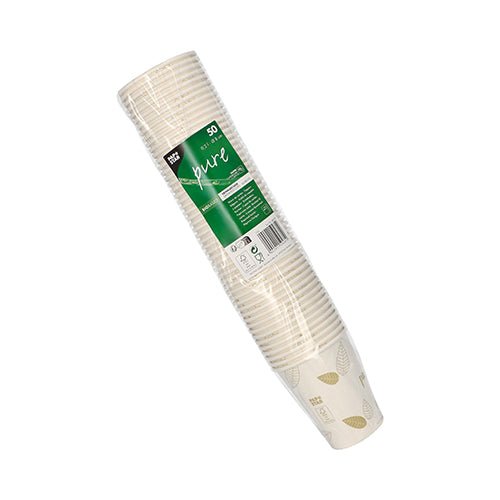 Ett 50-pack "pure" ZERO pappmuggar från PAPSTAR GmbH i plastförpackning med grön-vit etikett, varumärkes- och produktdetaljer; de biologiskt nedbrytbara muggarna har ett enkelt bladmönster.