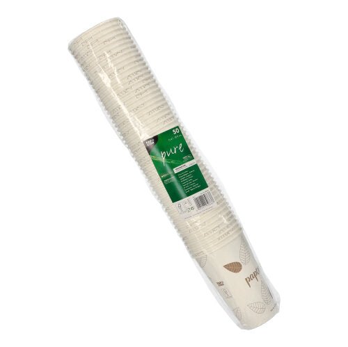 En stapel PAPSTAR "pure ZERO" papp-dryckesbägare (50 stycken), vit med bladmönster, förpackad i klar plast och med grön etikett - av hållbara, biologiskt nedbrytbara material från PAPSTAR GmbH.