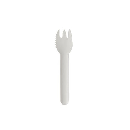 Ett paket med 100 vita PAPSTAR kak- och snackgafflar "pure" (12,7 cm, tandade) från PAPSTAR GmbH, isolerade på vit bakgrund.