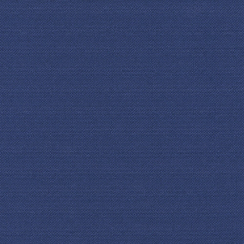 Eine Nahaufnahme der PAPSTAR 100 Servietten „ROYAL Collection“ 1/4-Falz 40x40 cm von der PAPSTAR GmbH hebt den einfarbig blauen, fein gewebten Stoff ohne Muster oder zusätzliche Farben hervor und betont so sein hochwertiges Material.