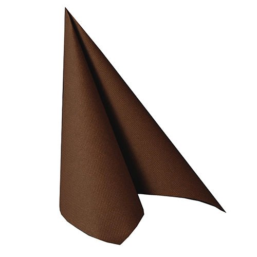 På en vit bakgrund finns en PAPSTAR 100 servetter ”ROYAL Collection”, 1/4-vikta, 40 cm x 40 cm, servett från PAPSTAR GmbH, vikt till en upprättstående triangel med en spetsig topp.