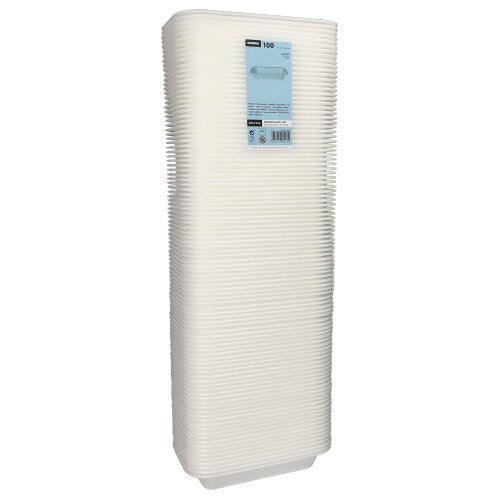 En hög stapel vita, laminerade Starpak 100 förseglingsskålar av XPS, förpackade i klar plastfolie med blå etikett - idealisk för användning inom gastronomi.