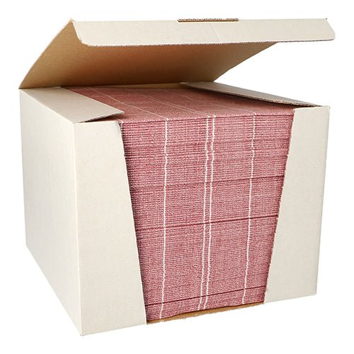 I en stor, öppen kartong ligger en stapel PAPSTAR 100 servetter ”ROYAL Collection”, 1/4-vikta, 40x40 cm, av PAPSTAR GmbH, röd med vita ränder, tillverkad av högkvalitativt material, överskådligt utformad och delvis synlig framifrån.