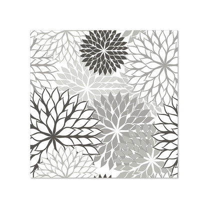 PAPSTAR 20 servetter (25 x 25 cm, 3-lager, 1/4-vikning) från PAPSTAR GmbH visar ett kvadratiskt blommönster med spetsiga blomblad i svart, grått och vitt på vit bakgrund – perfekt bordsdekoration med jämnt fördelade blommor i olika storlekar.