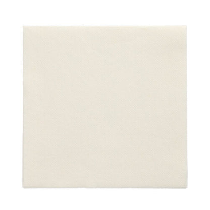 En enskild kvadratisk PAPSTAR 150 servetter "DAILY Collection" 1/4-vikningsservett (32 cm x 32 cm) från PAPSTAR GmbH presenteras ofälld på vit bakgrund och visar sin enkla vita färg och subtila ytkonstruktion.