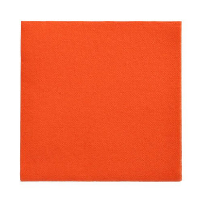 En enskild orange PAPSTAR 150 servetter "DAILY Collection" 1/4-vikning (32 x 32 cm) från PAPSTAR GmbH ligger platt på en vit bakgrund.
