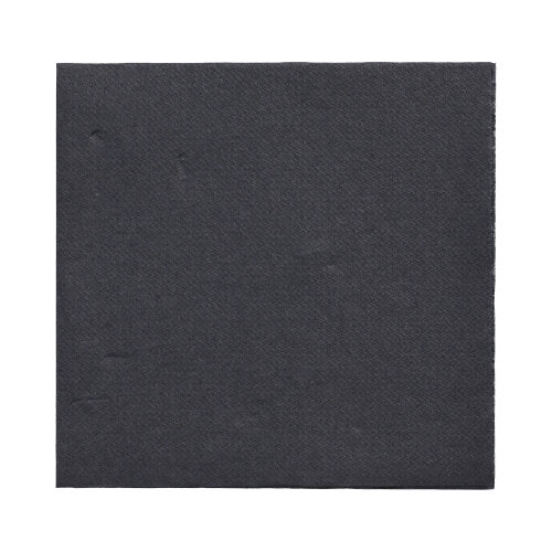 På vit bakgrund avbildas en enkel, kvadratisk svart servett från de 150 servetterna i "DAILY Collection" från PAPSTAR GmbH (32 x 32 cm, 1/4-vikning), vars yta är slät med lätt struktur och utan synliga mönster eller motiv.
