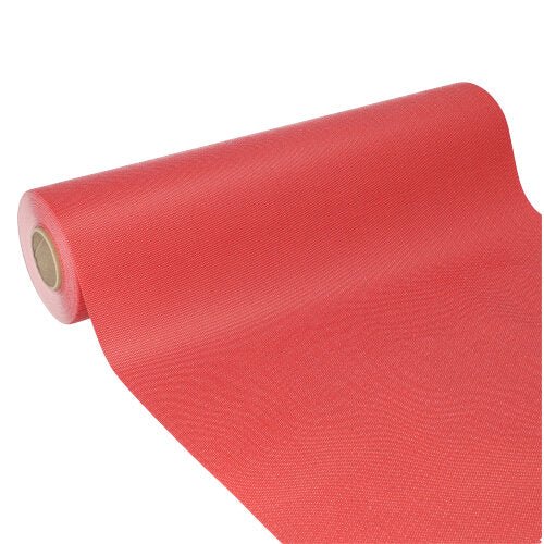 Starpak-bordslöparen, tyg-liknande, fleece "soft selection plus" (24 m x 40 cm) är delvis utrullad, med den synliga kartongkärnan. Dess lätt strukturerade röda yta är idealisk som bordslöpare för speciella tillfällen.