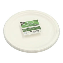 En stapel med 12 runda, vita PAPSTAR "pure" sockerrörstallrikar, odelade, komposterbara och miljövänliga, från PAPSTAR GmbH, förpackade i plast med grön-vit etikett med produktdetaljer.