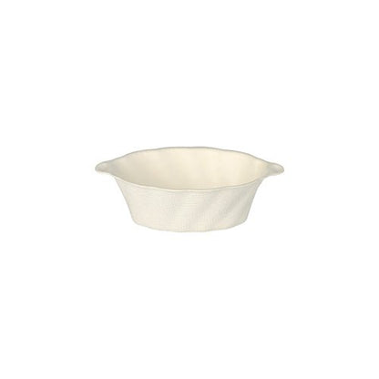 En enkel vit keramisk bakform med små handtag visas - en klassisk kontrast till de hållbara PAPSTAR GmbH fingerfoodskålarna av sockerrör "Wave", 3x9,5x6 cm, vit, folie (50 stycken).