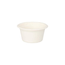 En liten, enkel, vit PAPSTAR dressingkål av sockerrör (6 cm, 50 stycken) från PAPSTAR GmbH - en miljövänlig engångsmugg - är avbildad mot en vit bakgrund.