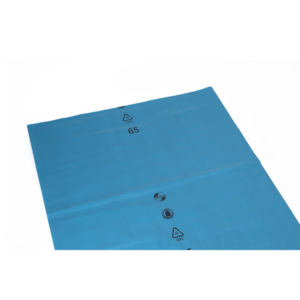 En platt blå plastfolie (DEISS 90039, 800x1200x0,1 mm, förpackning 1 styck) från EMIL DEISS KG (GmbH + Co.) med återvinningssymboler och det svarta numret 65, som är designad för långvarig lagring. Avbildad på en enfärgad vit bakgrund.