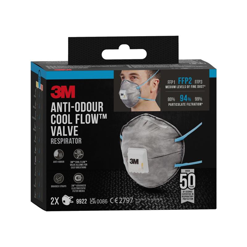 En 3M™ Cool Flow™ partikelskyddsmask 9922, FFP2, luktneutraliserande med ventil från 3M Deutschland GmbH i förpackningen (2-pack) visas - en användare bär masken. Innehåller produktdetaljer och notering om 2 inkluderade masker.