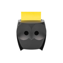 Der 3M Deutschland GmbH Post-it® Z-Notes Dispenser, Eule, Schwarz fasst gelbe Super Sticky Z-Notes (45 Blatt/Block, 2 Blöcke/Packung) und ist vor einem weißen Hintergrund abgebildet.