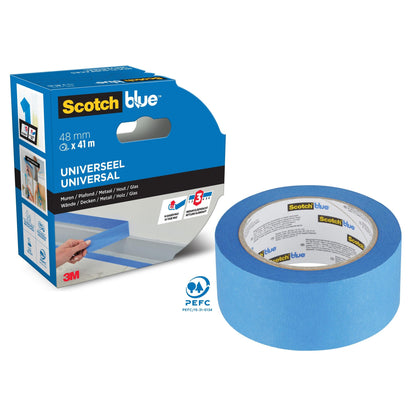 Eine Schachtel und eine Rolle ScotchBlue™ Malerabdeckband "Multi-Surface" (48mm x 41m) von 3M Deutschland GmbH. Die blaue Verpackung zeigt die Verwendung des Bandes auf verschiedenen Oberflächen, mit sichtbarer PEFC-Zertifizierung und 3M-Branding.