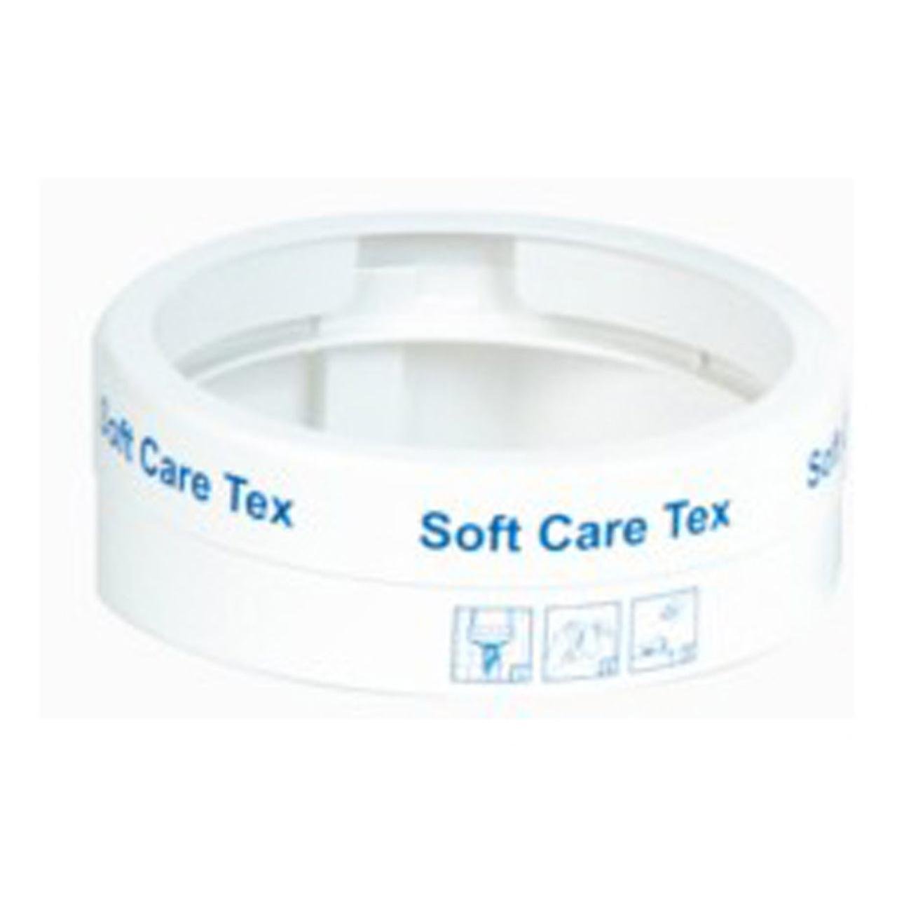 Den Diversey Deutschland väggfäste Soft Care Tex är en vit plastväggfäste för att hänga upp Soft Care Tex-hinken, med blå produktmärkning, två rengöringssymboler på sidan, en öppen mitt och en platt, rund design.