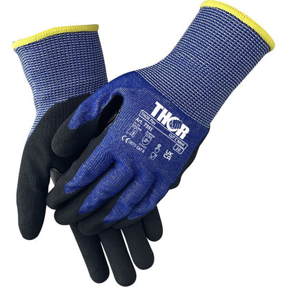 Ett par blå Thor Flex Cut C-handskar från Abena Re-Seller GmbH med svarta handflator, gul kant, vit "THOR"-text och säkerhetscertifikat - idealiska för arbete med skärverktyg eller skärare.