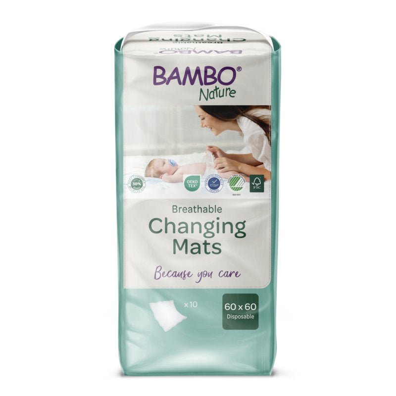 Ett 10-pack Bambo Nature skötunderlägg, 60x60 cm med superabsorbent från Abena Re-Seller GmbH är försett med miljövänliga symboler på förpackningen.