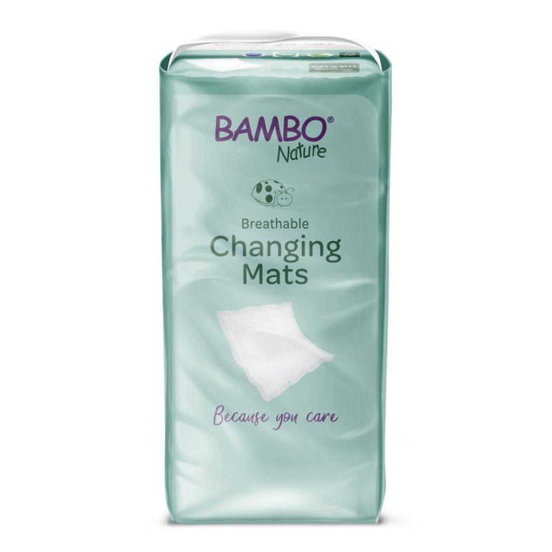 Ett 10-pack Bambo Nature skötunderlägg (60x60 cm) med superabsorbent från Abena Re-Seller GmbH med produkt- och varumärkesdetaljer samt en kuddbild och texten "Because you care" på den ljusgröna förpackningen.