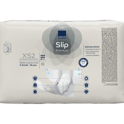 Ett förseglat paket ABENA Slip Premium från Abena Re-Seller GmbH, storlek X-Small, innehåller 32 skydd. På framsidan visas de viktigaste funktionerna och ett diagram, vilket gör det idealiskt för effektiv inkontinensvård.
